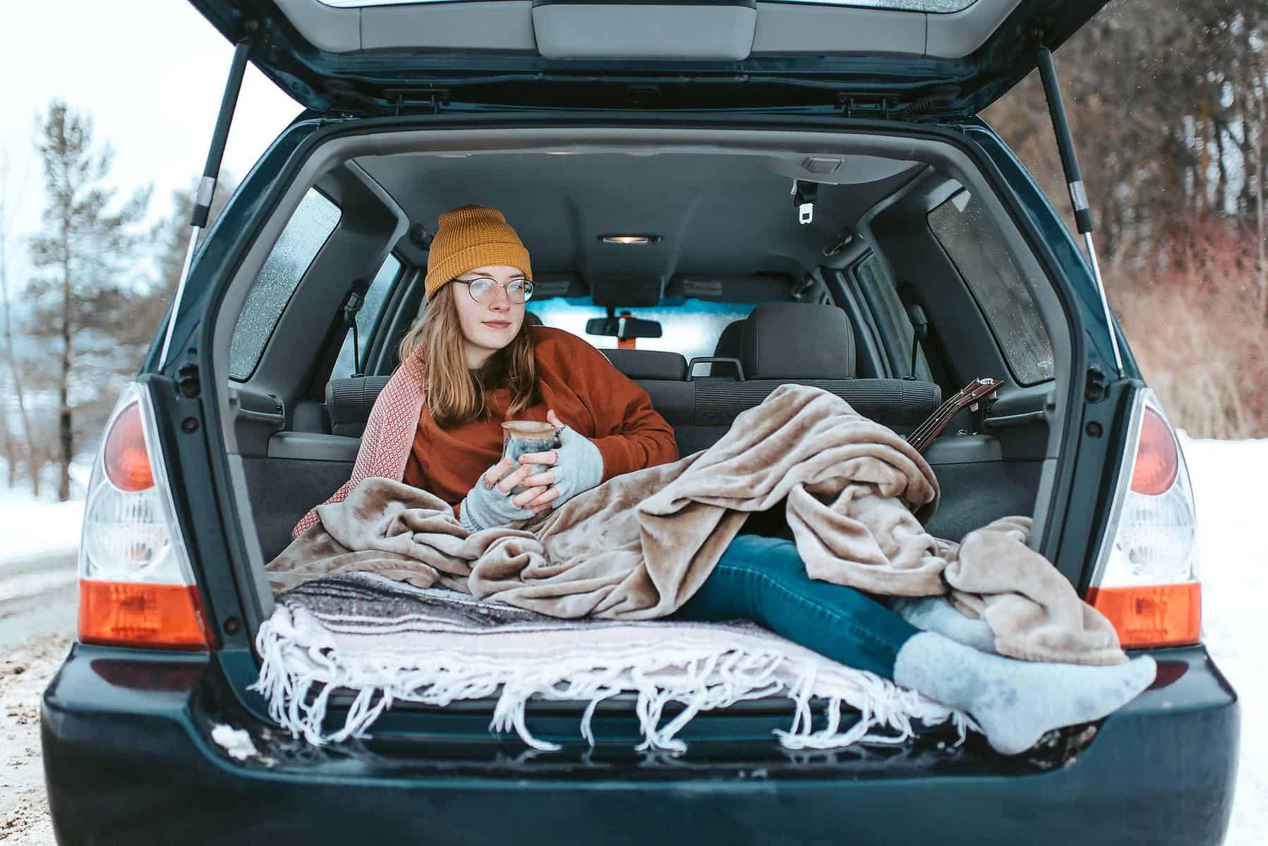 Im Auto schlafen: Die besten Tipps und Tricks für die Übernachtung